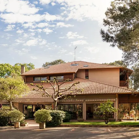 Hoteliere Les Acanthes מלון דירות