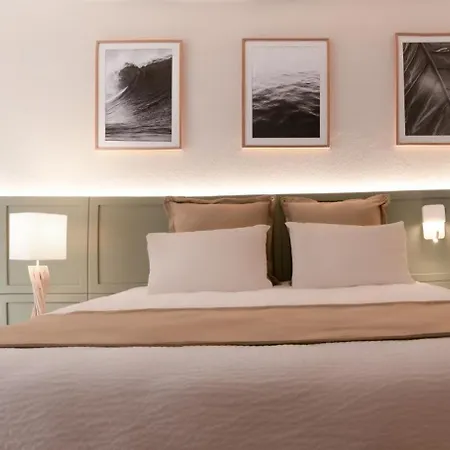 Hoteliere Les Acanthes 2*