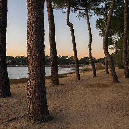 Hoteliere Les Acanthes מלון דירות