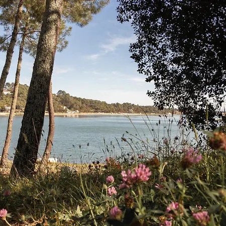 מלון דירות Hoteliere Les Acanthes 2*