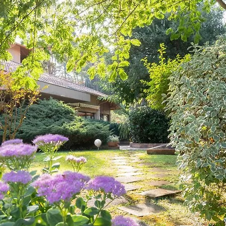 Aparthotel Hoteliere Les Acanthes 2*