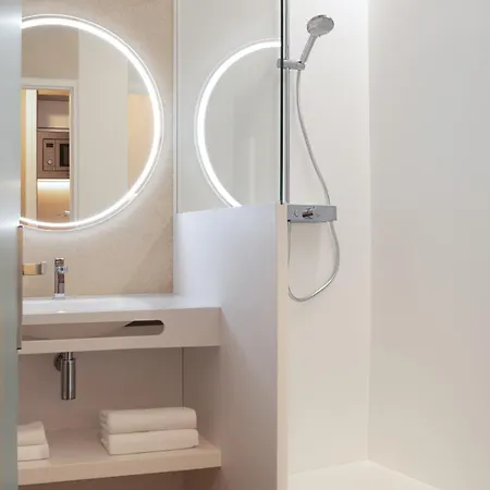 Hoteliere Les Acanthes 2* سورت-هوسيغور