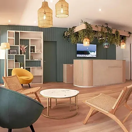 Hoteliere Les Acanthes 2* سورت-هوسيغور