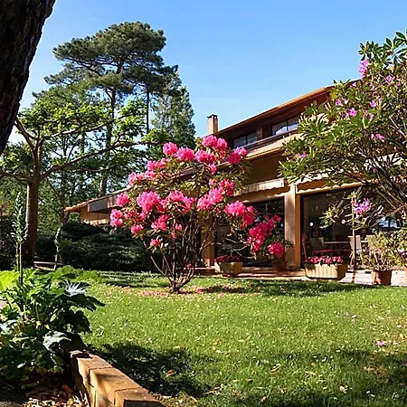 Hoteliere Les Acanthes شقة فندقية 2*