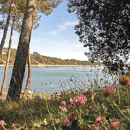 Hoteliere Les Acanthes 2*