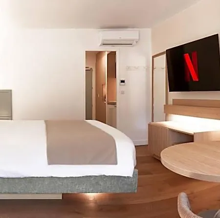 Hoteliere Les Acanthes 2*