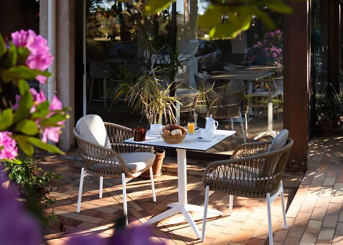 Hoteliere Les Acanthes