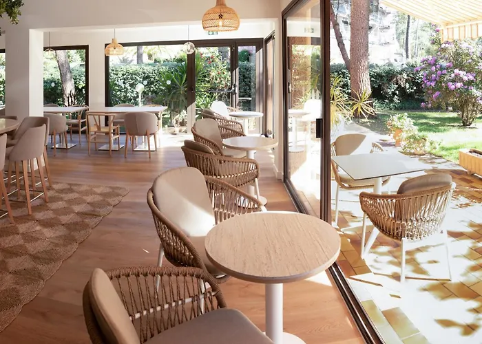 Hoteliere Les Acanthes